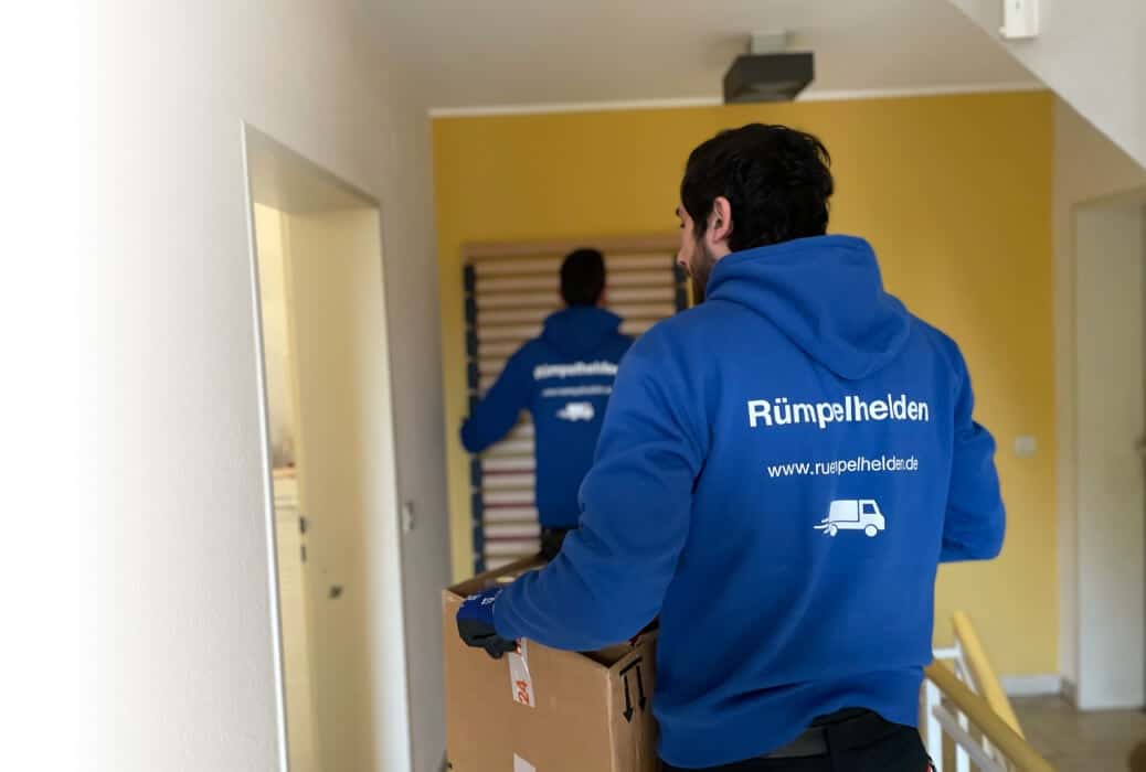 ᐅᐅ Altkleider entsorgen ♻️ Abholung & Entsorgung [Preise 2025]